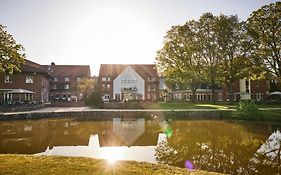 Steigenberger Hotel Treudelberg  4*